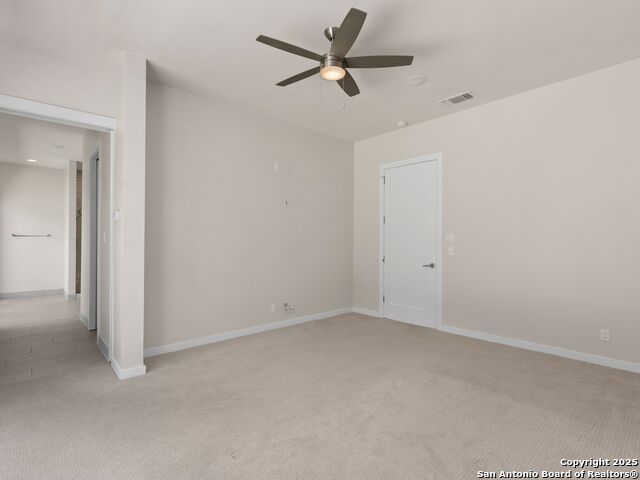 Image 26 of 56 For 144 Oakview Place E