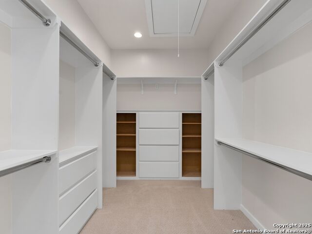 Image 27 of 56 For 144 Oakview Place E