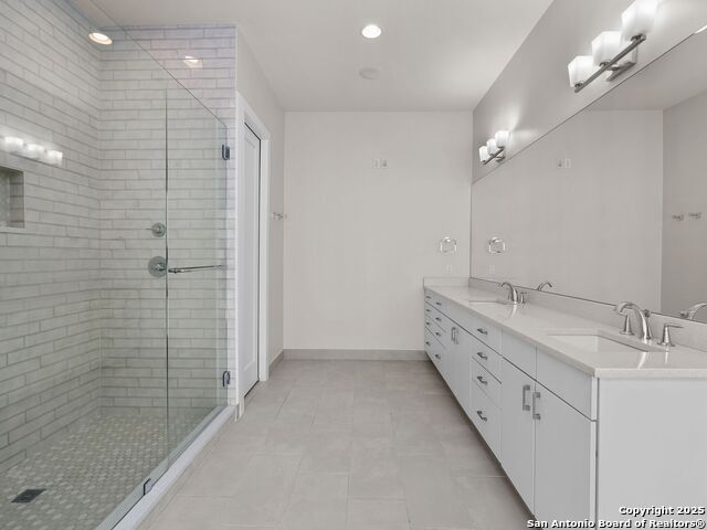 Image 29 of 56 For 144 Oakview Place E