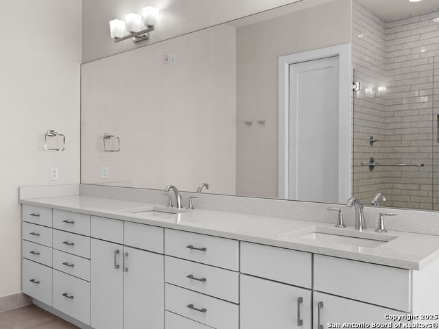 Image 31 of 56 For 144 Oakview Place E