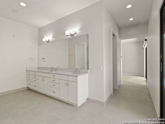 Image 32 of 56 For 144 Oakview Place E