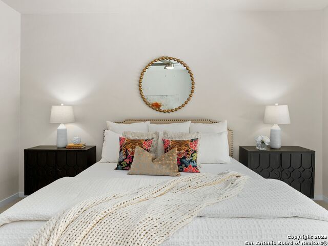 Image 36 of 56 For 144 Oakview Place E