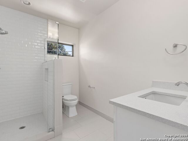 Image 41 of 56 For 144 Oakview Place E