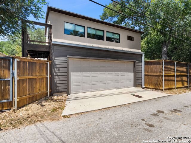 Image 43 of 56 For 144 Oakview Place E