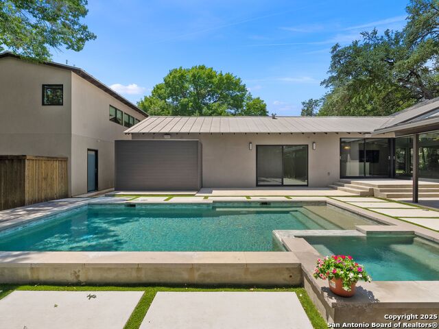 Image 44 of 56 For 144 Oakview Place E