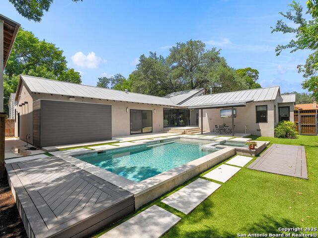 Image 45 of 56 For 144 Oakview Place E