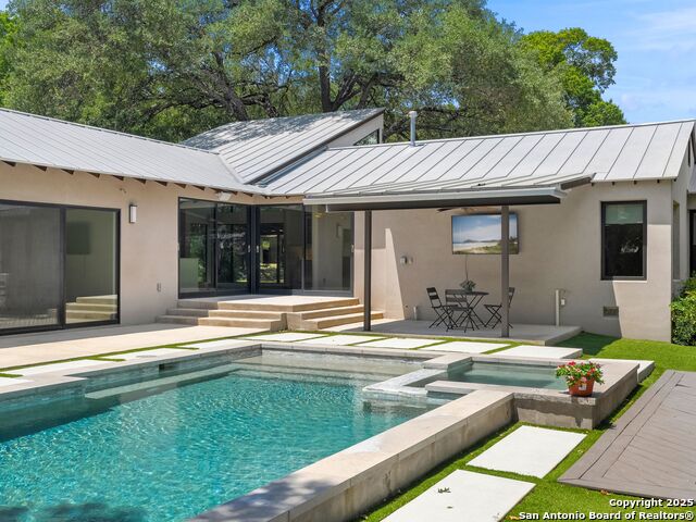 Image 47 of 56 For 144 Oakview Place E