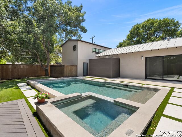 Image 49 of 56 For 144 Oakview Place E