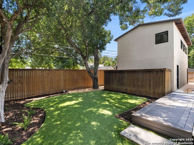 Image 50 of 56 For 144 Oakview Place E