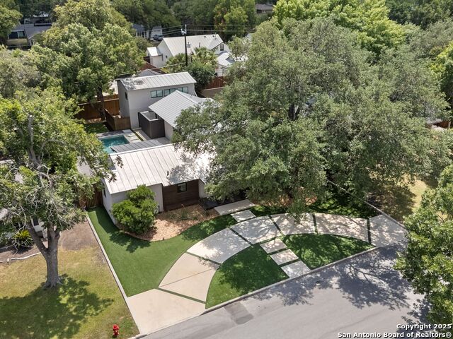 Image 51 of 56 For 144 Oakview Place E