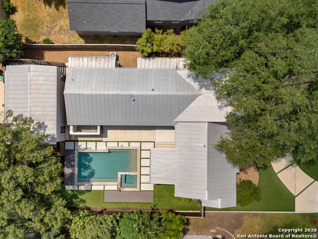 Image 52 of 56 For 144 Oakview Place E