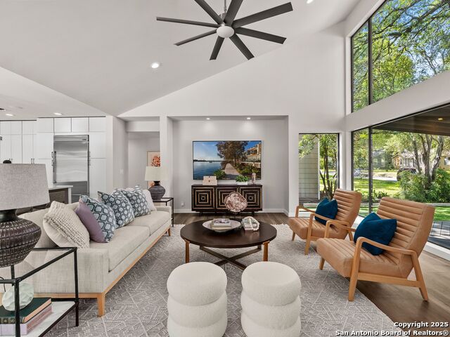 Image 6 of 56 For 144 Oakview Place E