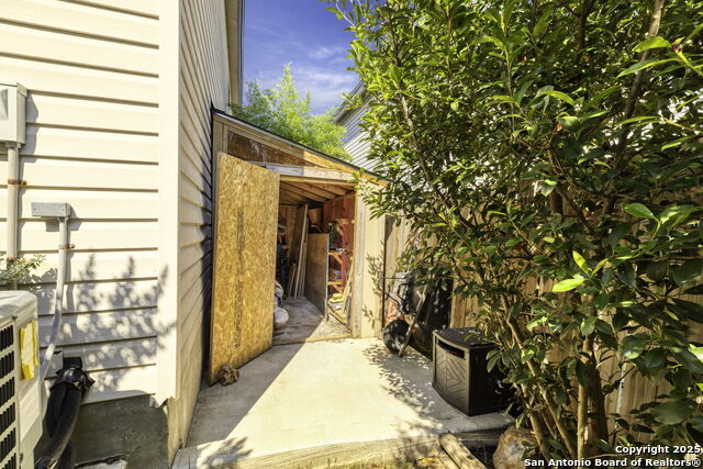 Image 36 of 48 For 50 Latrobe Post