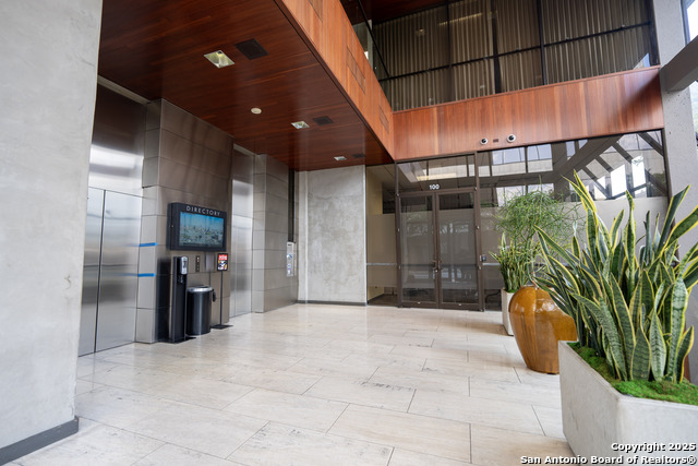 Listing photo id 5 for 425 Soledad  Entir