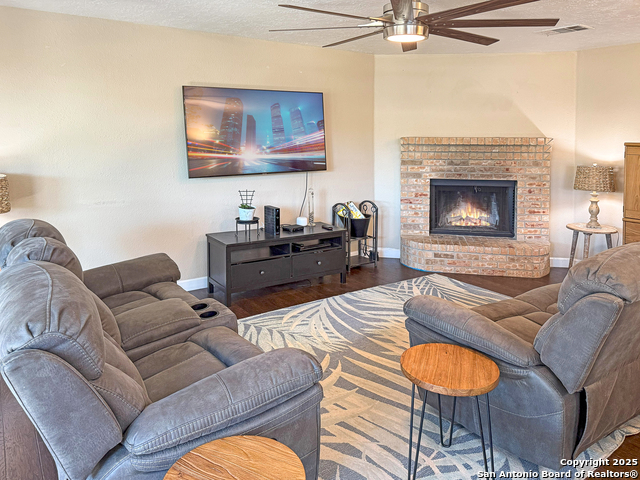 Image 13 of 40 For 13115 Almond Bend Dr