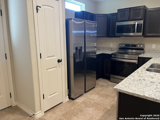 Listing photo id 8 for 13903 Annas Way 103
