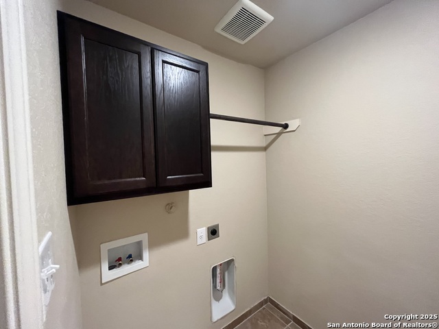 Listing photo id 11 for 13903 Annas Way 103