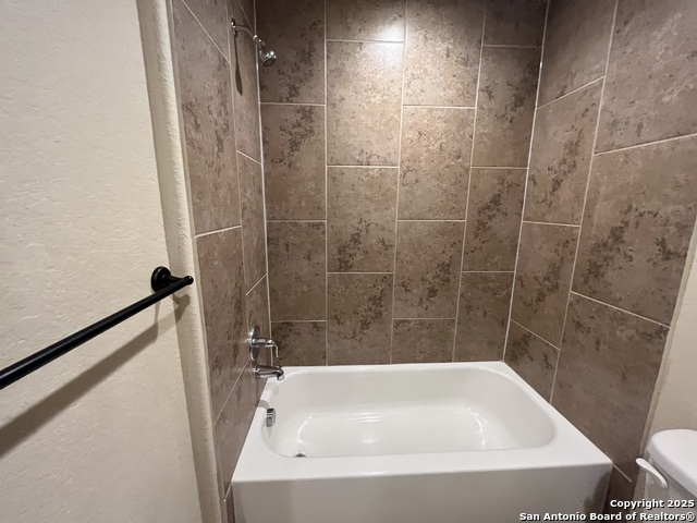 Listing photo id 23 for 13903 Annas Way 103