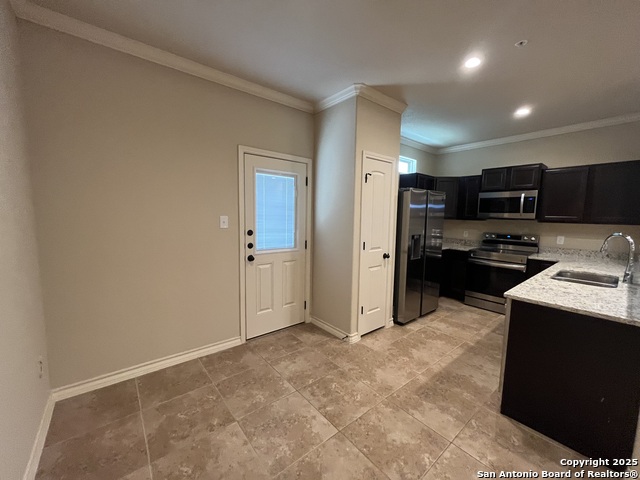 Listing photo id 4 for 13903 Annas Way 103