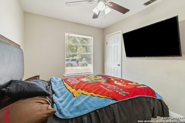 Listing photo id 9 for 5815 Kim Valley