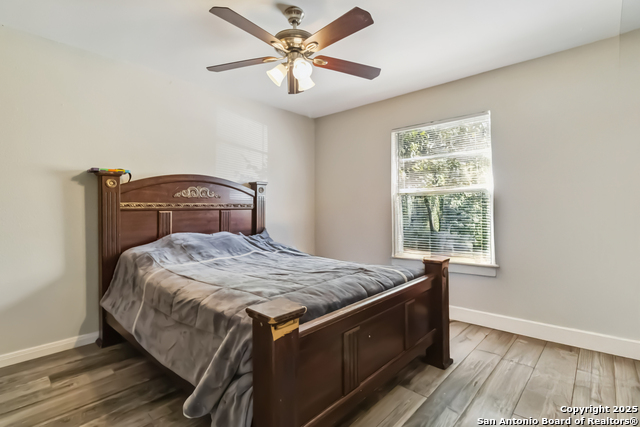Listing photo id 10 for 5815 Kim Valley
