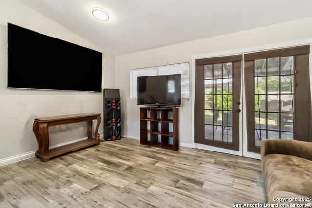 Listing photo id 1 for 5815 Kim Valley