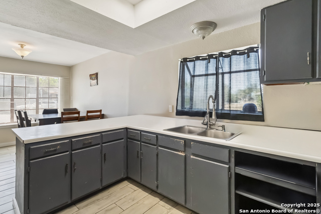 Listing photo id 6 for 5815 Kim Valley