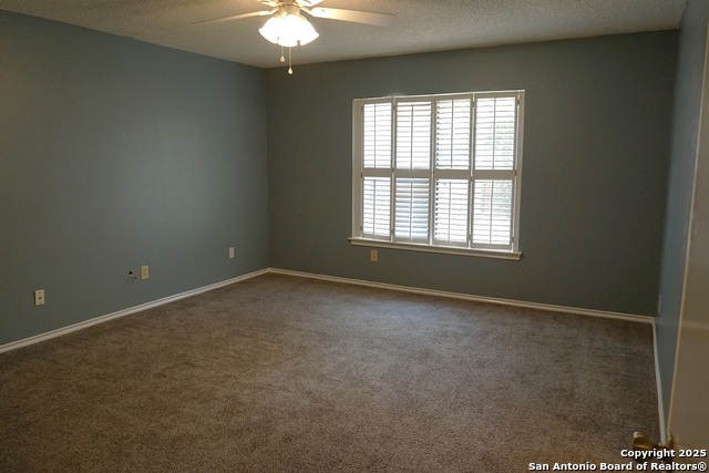 Listing photo id 9 for 1012 Bridgemont