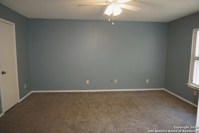 Listing photo id 10 for 1012 Bridgemont