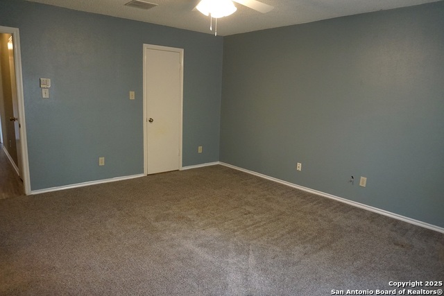 Listing photo id 11 for 1012 Bridgemont