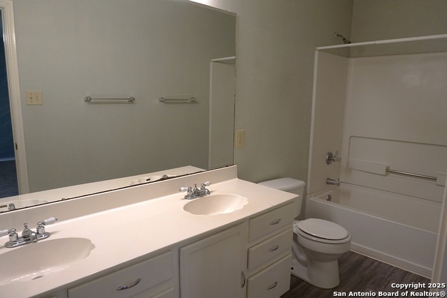 Listing photo id 12 for 1012 Bridgemont