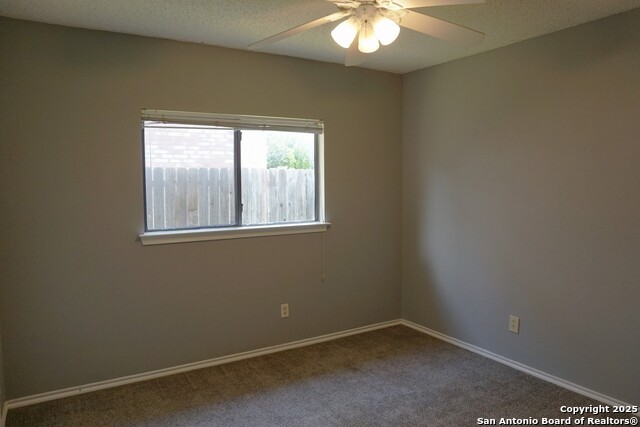 Listing photo id 15 for 1012 Bridgemont