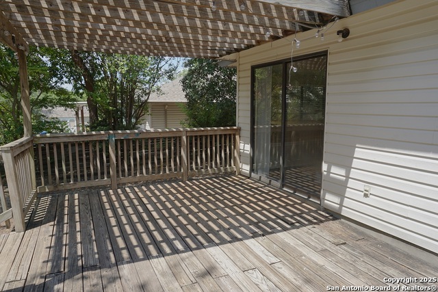 Listing photo id 21 for 1012 Bridgemont