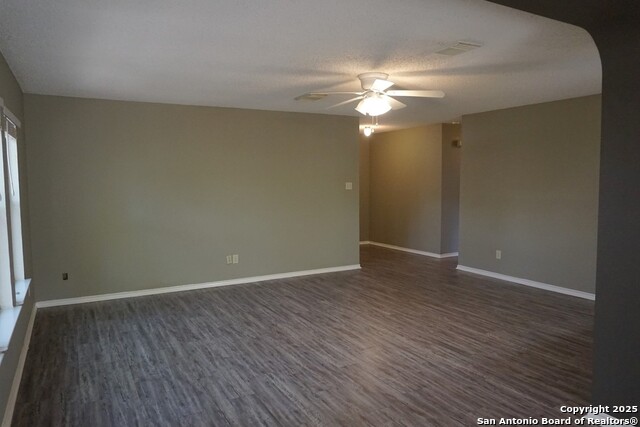Listing photo id 2 for 1012 Bridgemont