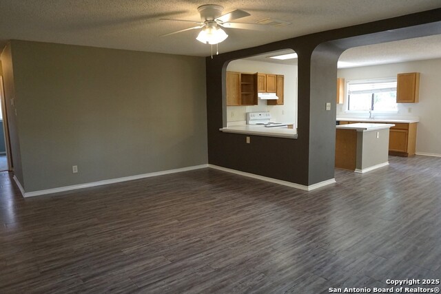 Listing photo id 3 for 1012 Bridgemont