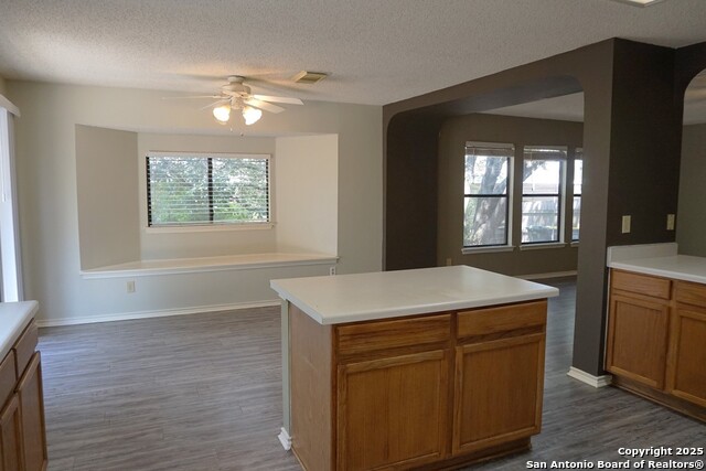 Listing photo id 5 for 1012 Bridgemont