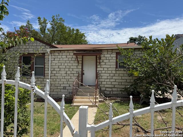 Details for 1334 W Lullwood Ave  B, San Antonio, TX 78201