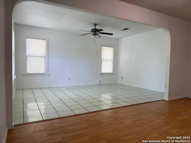 Image 5 of 7 For 1334 W Lullwood Ave  B