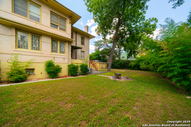 Image 10 of 37 For 109 Woodlawn E