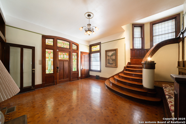 Image 12 of 37 For 109 Woodlawn E