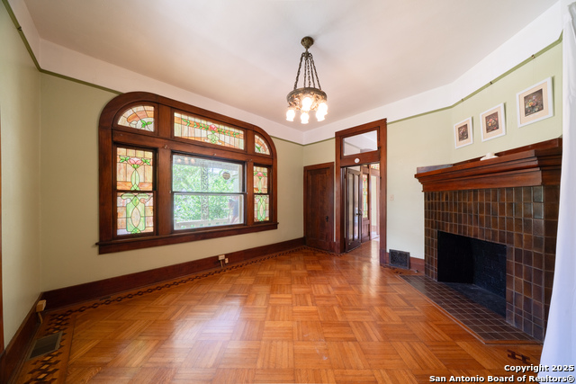Image 13 of 37 For 109 Woodlawn E
