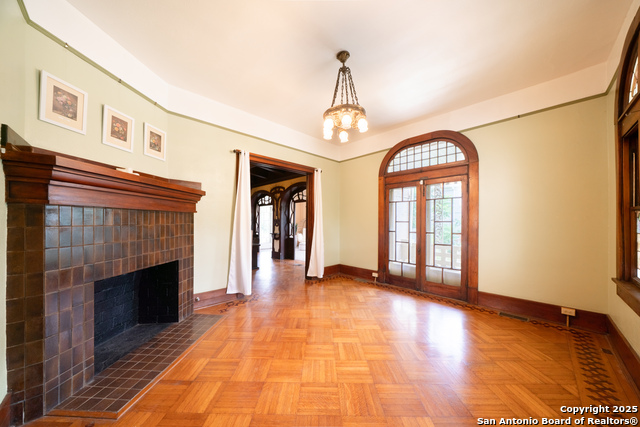 Image 14 of 37 For 109 Woodlawn E