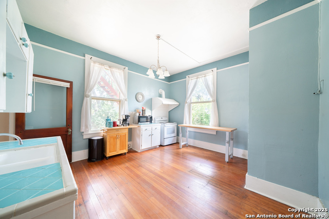 Image 18 of 37 For 109 Woodlawn E