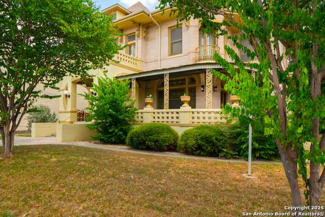 Image 2 of 37 For 109 Woodlawn E