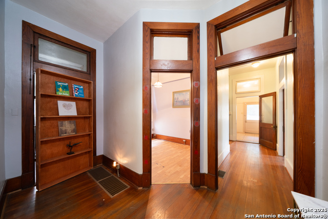 Image 22 of 37 For 109 Woodlawn E