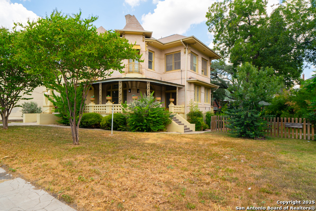Image 3 of 37 For 109 Woodlawn E