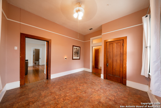 Image 33 of 37 For 109 Woodlawn E