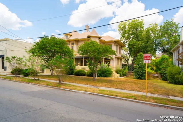 Image 4 of 37 For 109 Woodlawn E