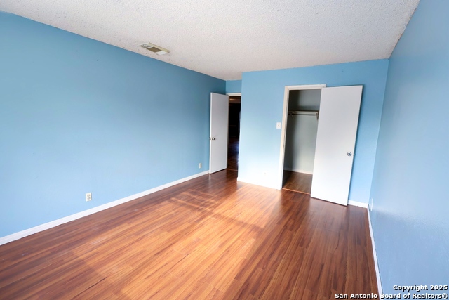 Listing photo id 8 for 3647 Cameron Springs
