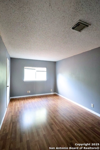 Listing photo id 17 for 3647 Cameron Springs